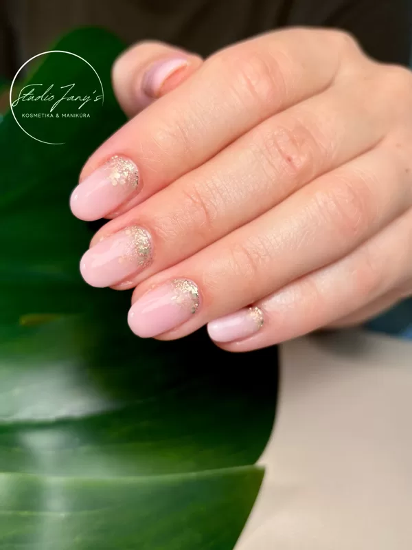 Péče o přírodní nehty - CND Shellac a Gellak